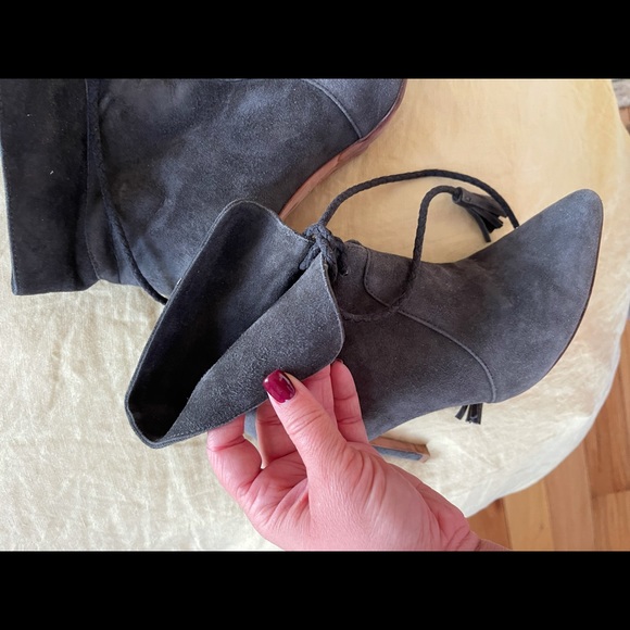 Very stylish shoes on sale!! - Picture 3 of 3